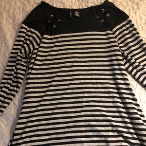 Quarter sleeve black and gray striped shirt.